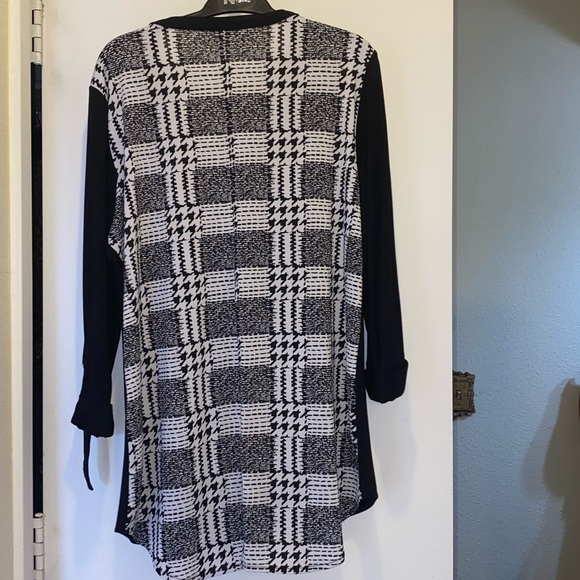 Black plaid Peter Nygard blouse - Picture 6 of 10